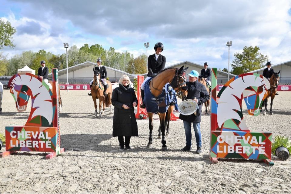 Sea Coast Chica V.V. Z - Gudrun Patteet - @Jump & Clic (1) Sea Coast Chica V.V. Z - Gudrun Patteet - @Jump & Clic (1)