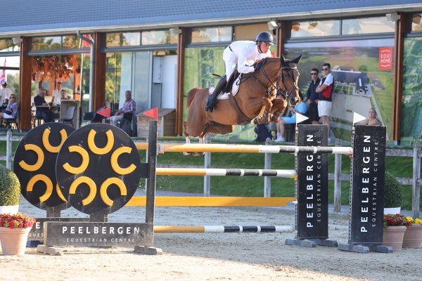 Hannes Symons Queen Kinmar Hero